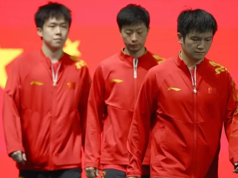 包含瑞典乒乓球队完胜英国乒乓球队，马龙统治全场的词条