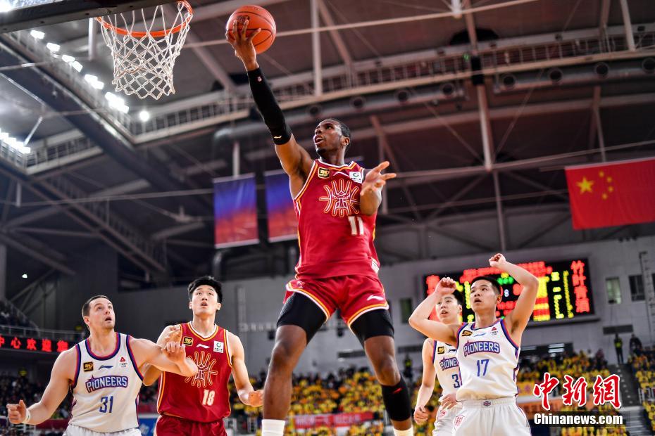 职业联赛升班夺冠赛场激烈战斗,球员拼尽全力的简单介绍 职业联赛升班夺冠赛场激烈战斗,球员拼尽全力的简单介绍