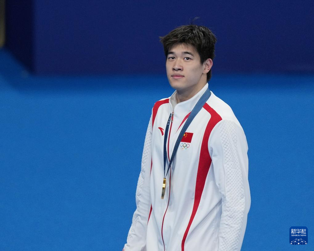 游泳冠军发奋向前，实现突破