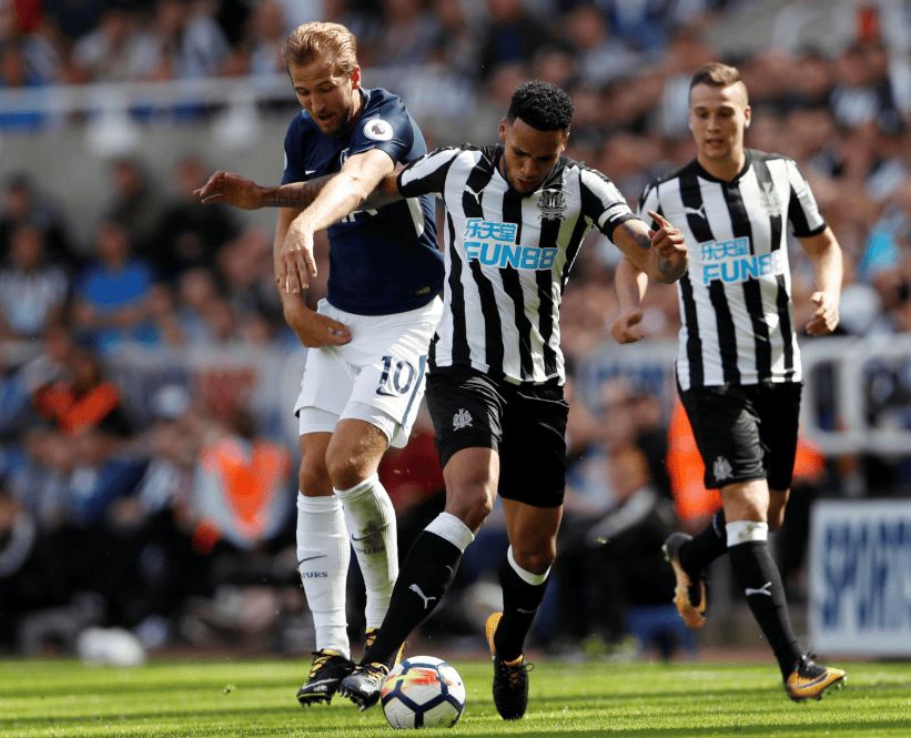 包含阿斯顿维拉战平对手，保级形势微妙的词条