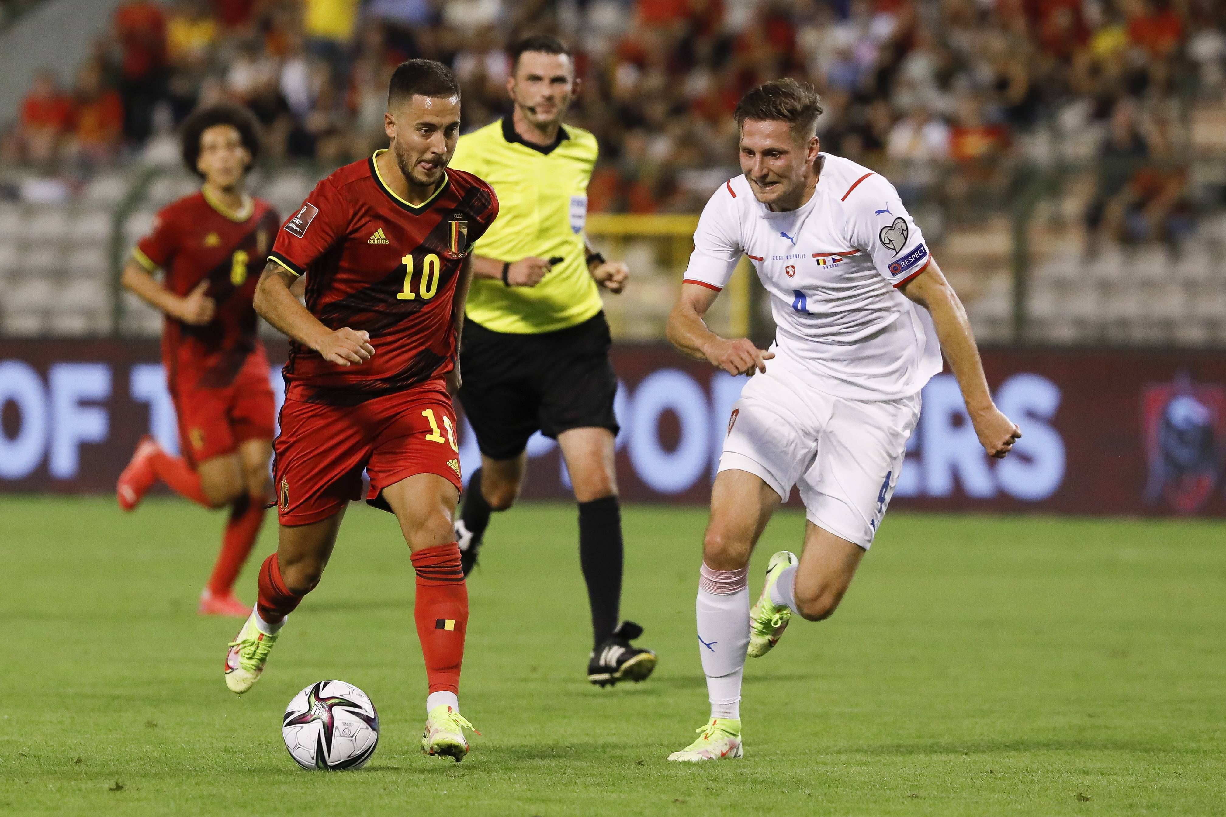 英格兰大胜捷克，稳坐小组第一的简单介绍