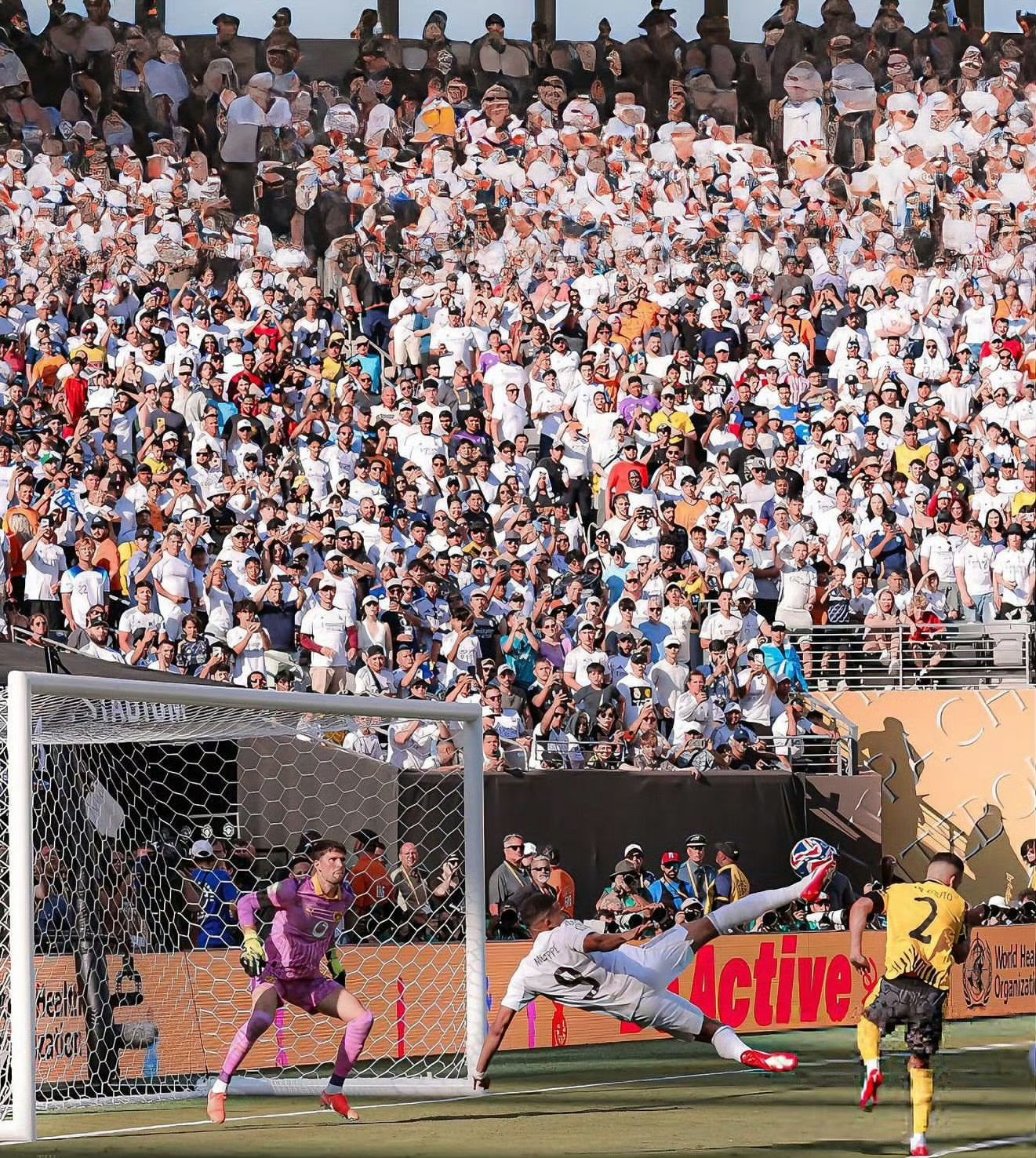 皇马禁区进攻密集,欲攻破对手防线取胜 皇马禁区进攻密集,欲攻破对手防线取胜