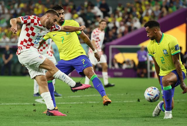 足球赛事镜头前呈现激情四溅 足球赛事镜头前呈现激情四溅