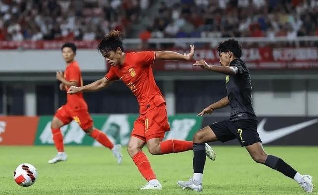 亚洲足球比赛频频上演悬念战,球迷心跳加速的简单介绍 亚洲足球比赛频频上演悬念战,球迷心跳加速的简单介绍