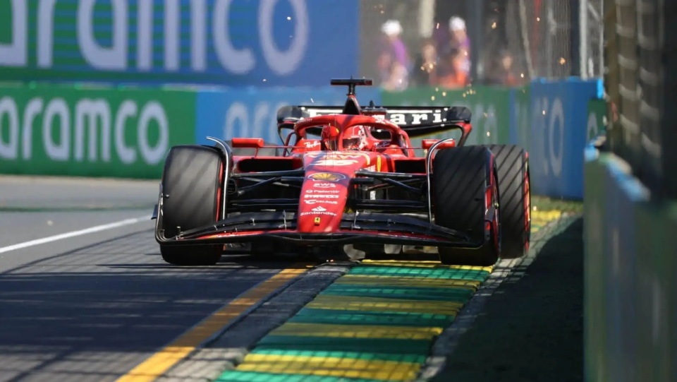 包含法拉利横扫红牛车队，塞恩斯刷新纪录的词条