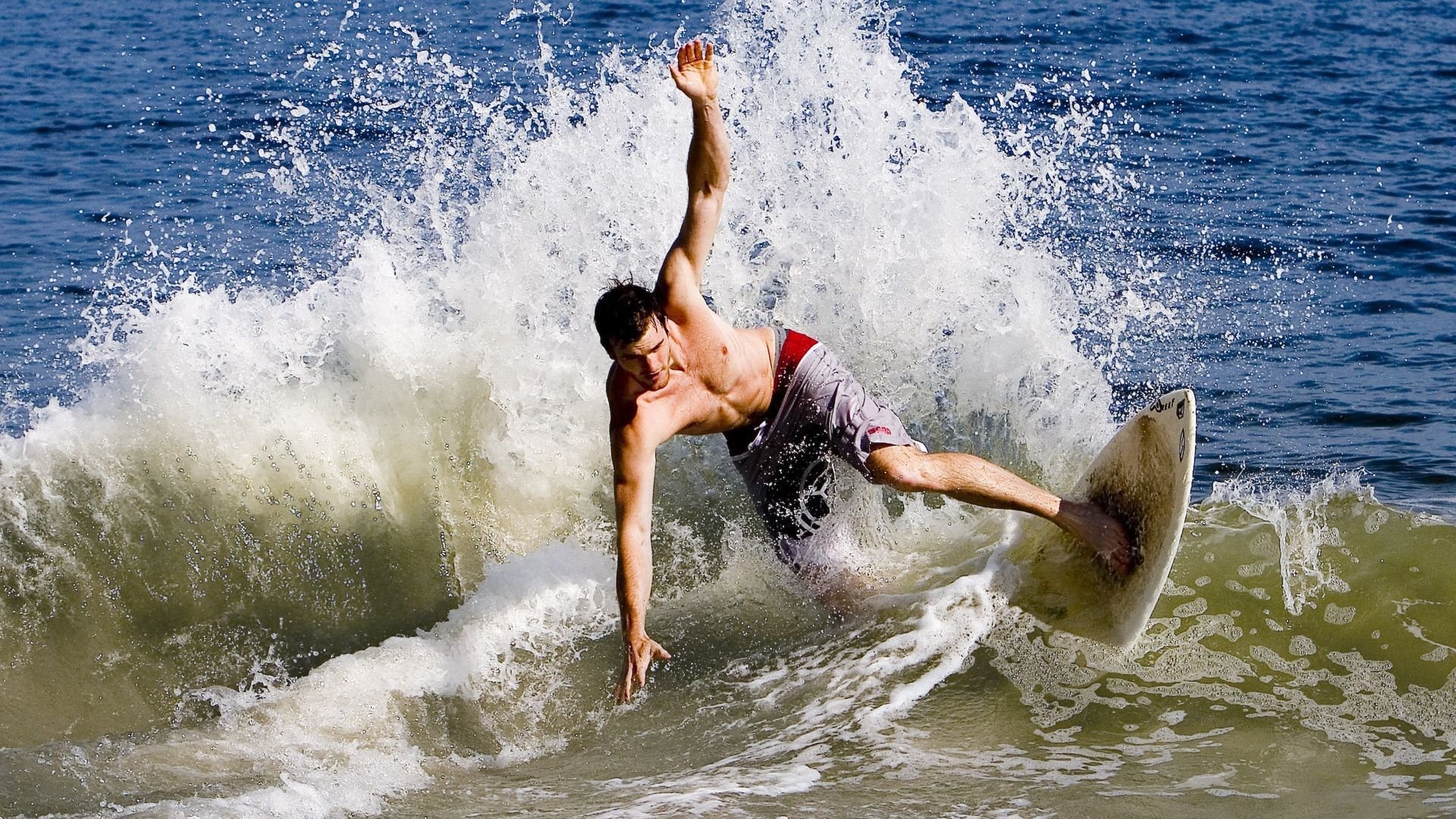 绿茵双雄记，苏亚雷斯数据封神，喀麦隆逆袭震撼土耳其