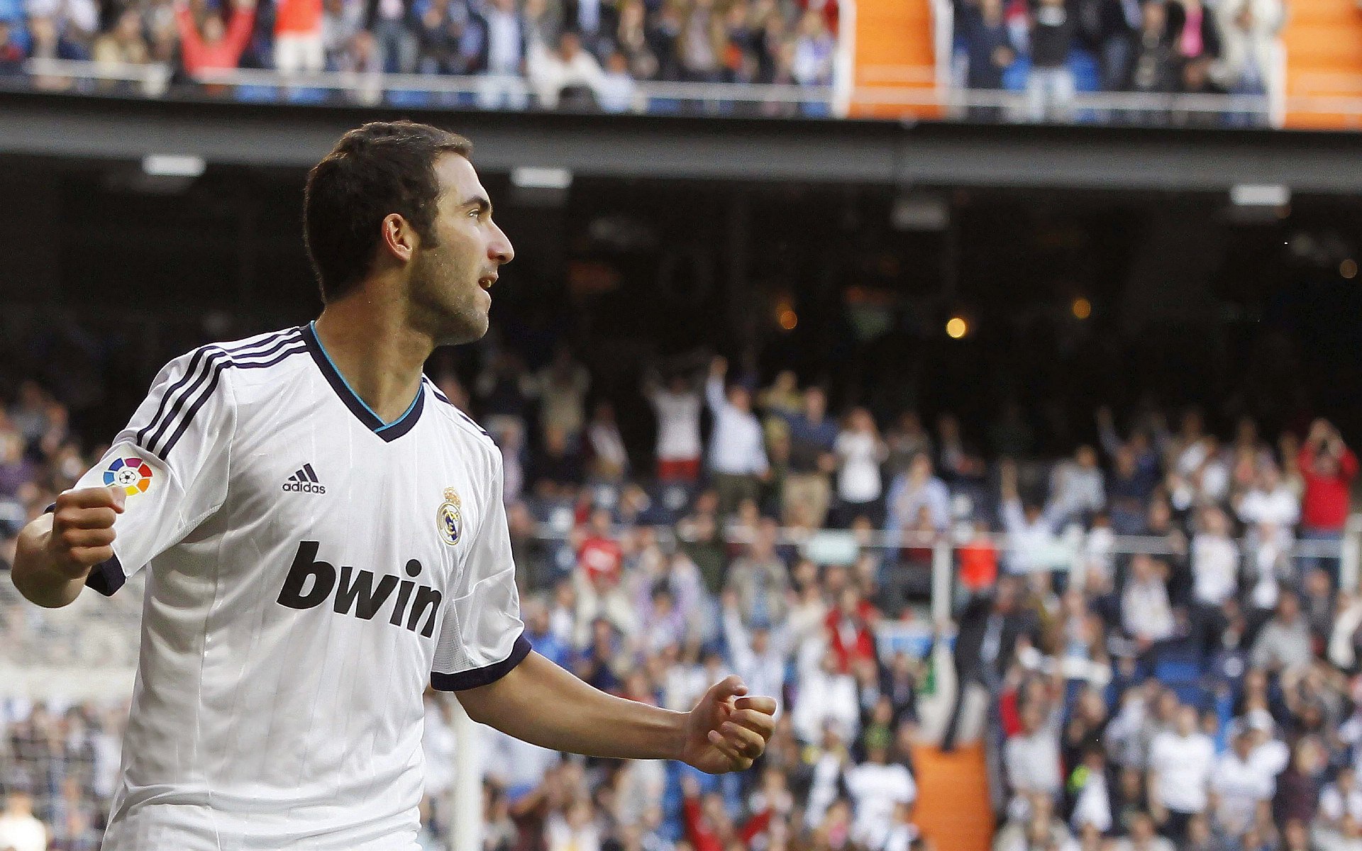 法拉利横扫红牛二队，拉塞尔惊艳四座，一场定义F1新格局的经典战役